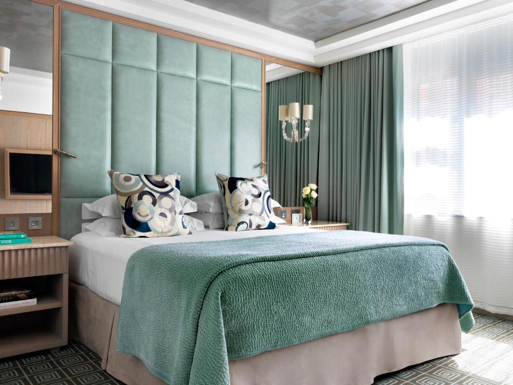 One-Bedroom Suite - Image 4