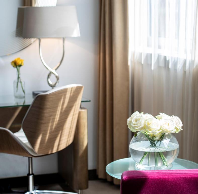 Queen Room - Image 2