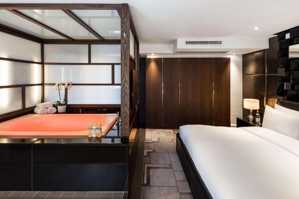 One-Bedroom Suite with Terrace - Image 3