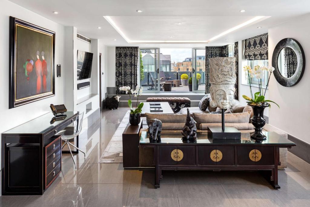 One-Bedroom Suite with Terrace - Image 5