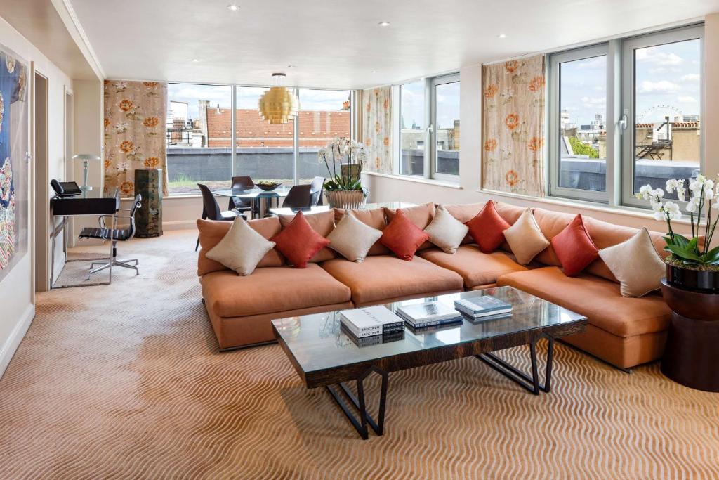 One-Bedroom Suite - Image 11