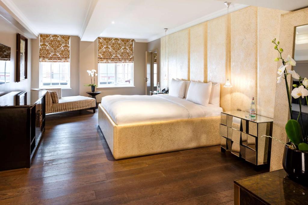 One-Bedroom Suite - Image 13