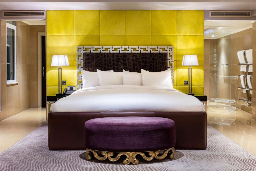 One-Bedroom Suite - Image 15