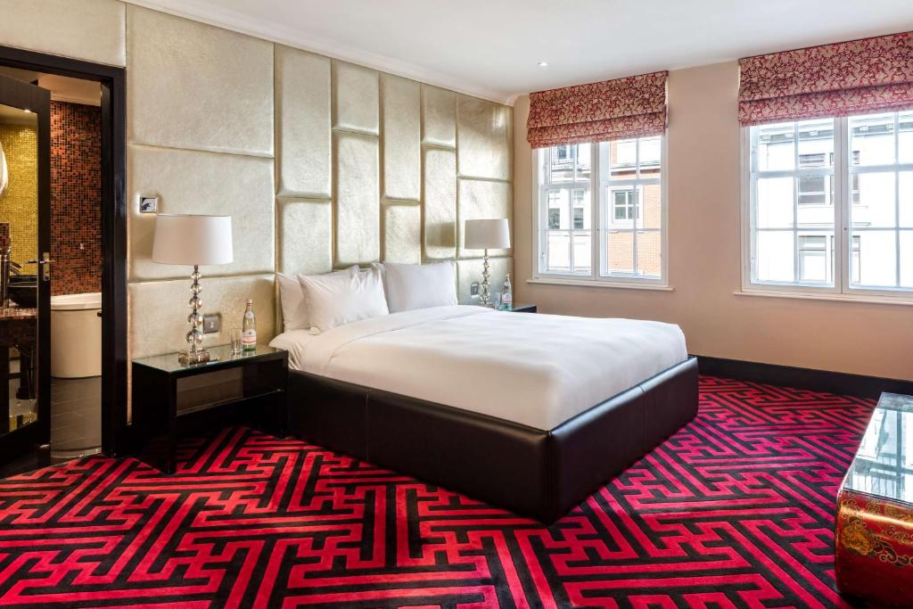 One-Bedroom Suite - Image 4