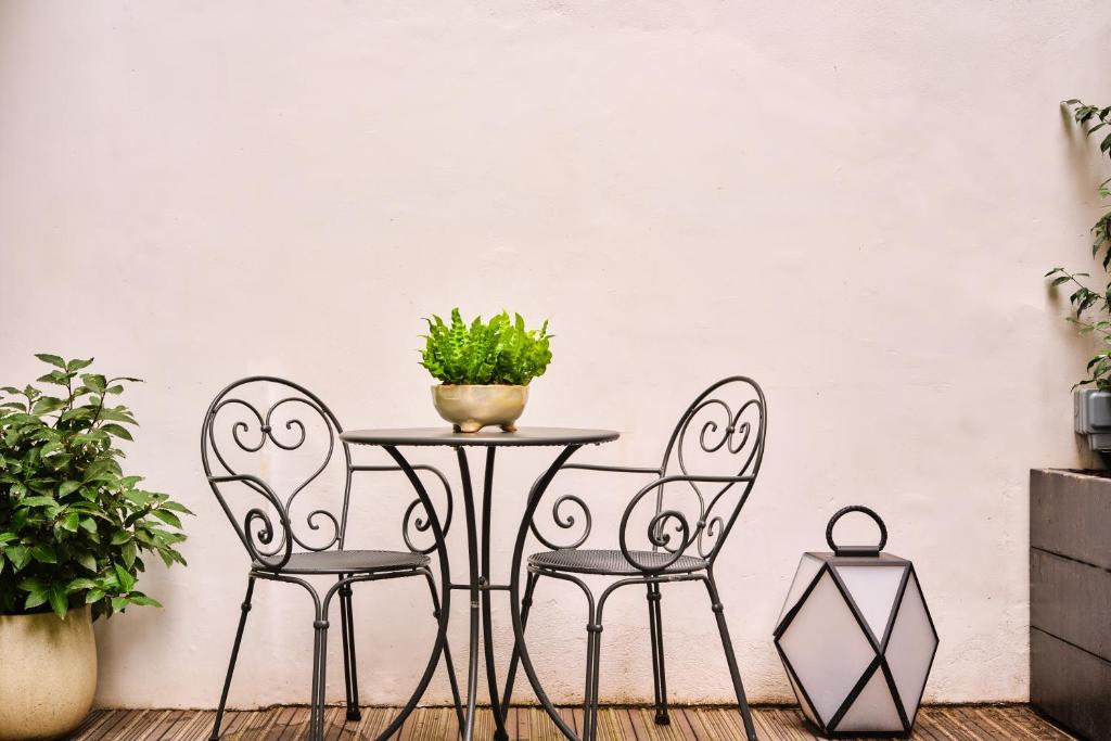 Deluxe Garden Room - Image 5