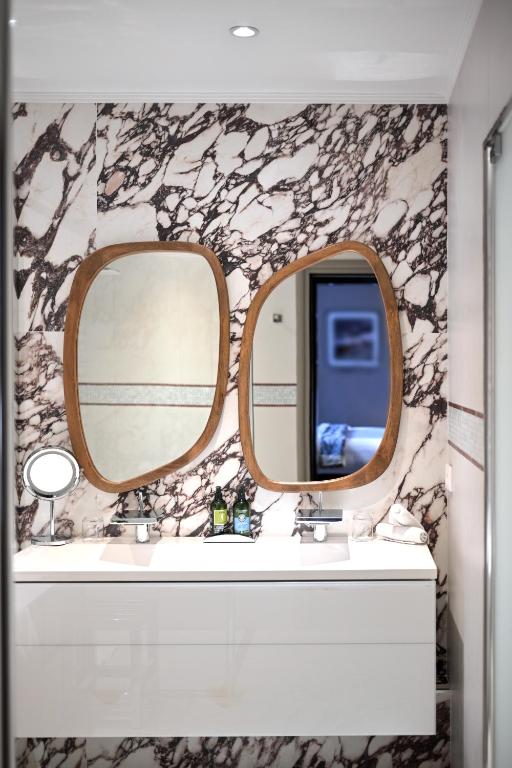 Deluxe Double Room - Image 4