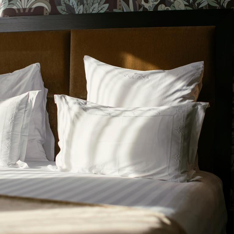 Deluxe Double Room - Image 5