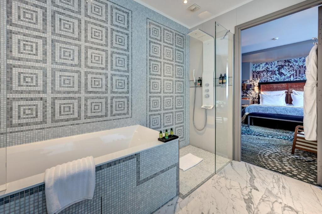 Deluxe Junior Suite - Image 2