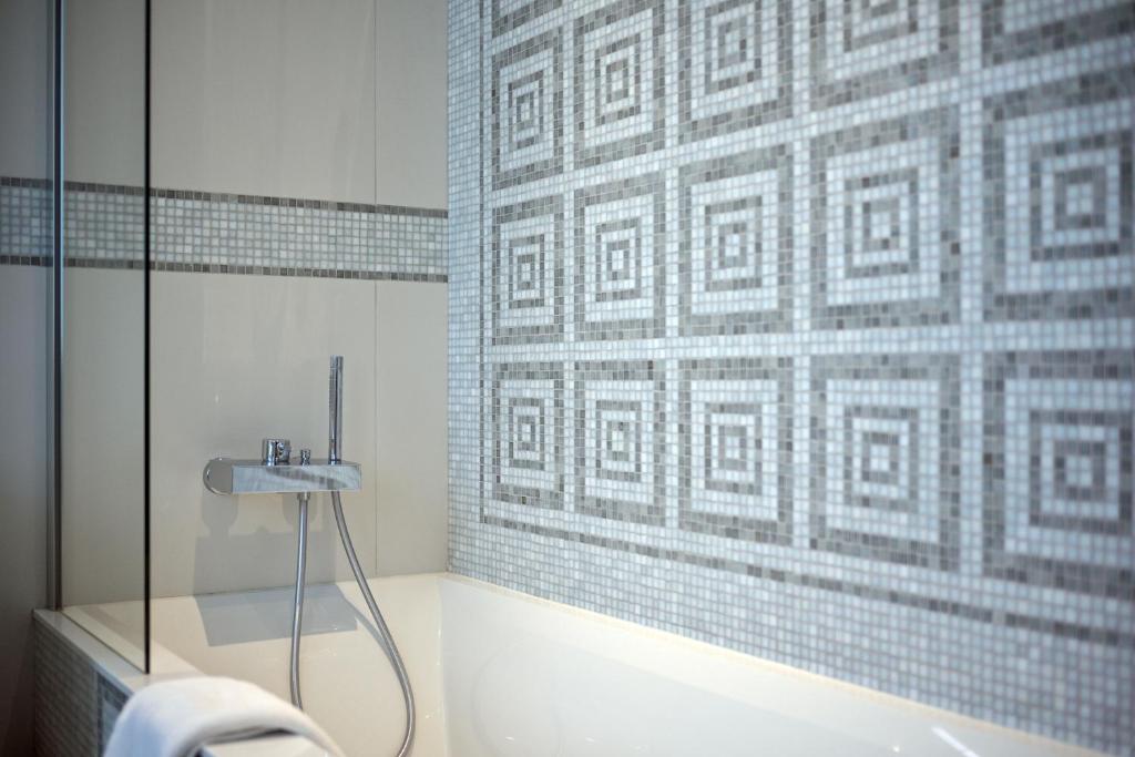 Deluxe Junior Suite - Image 4