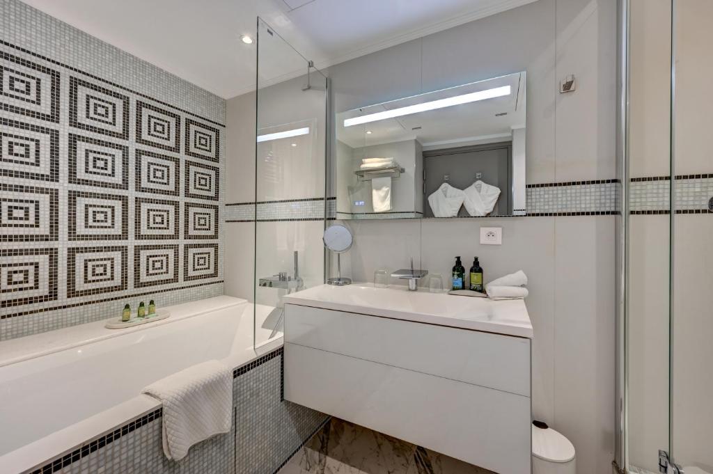 Family Suite - Image 1