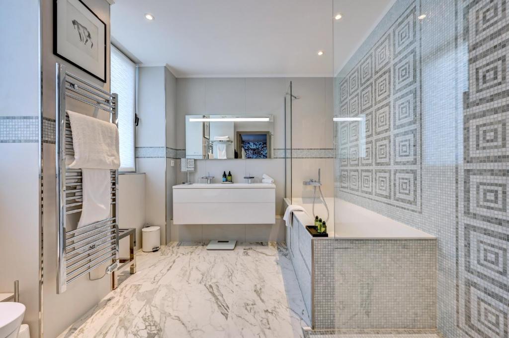 Junior Suite - Image 1