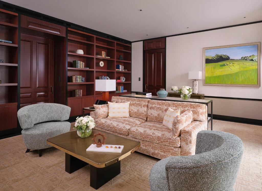 Deluxe Suite King - Image 6