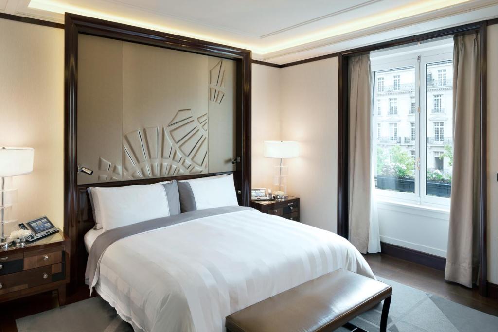 Deluxe King Room - Image 4