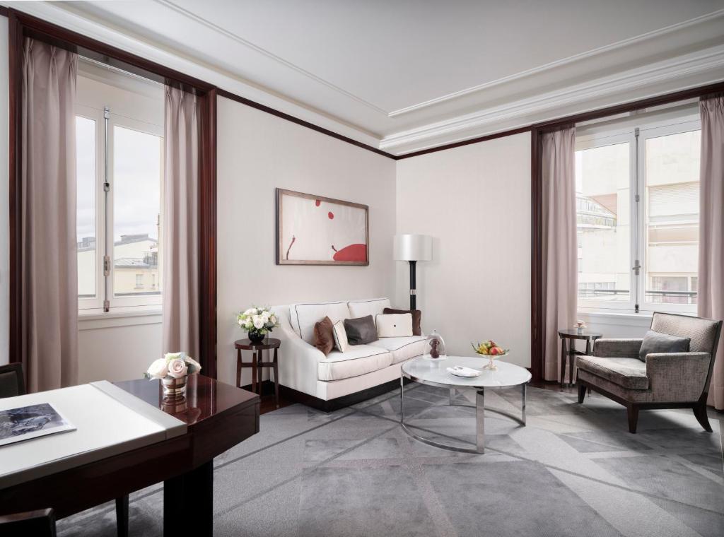 Deluxe Suite - Image 2