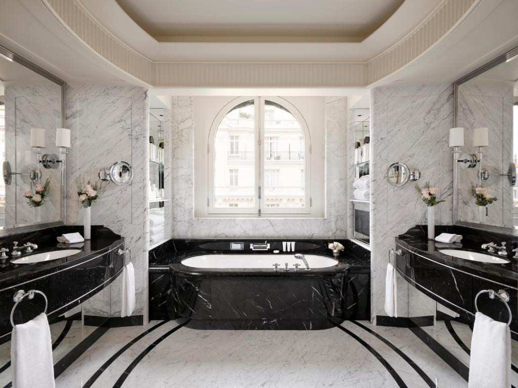 Grand Premier Suite - Image 2