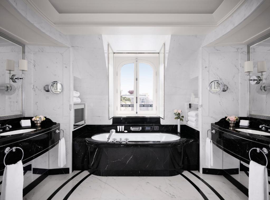 Rooftop Garden Suite - Image 4