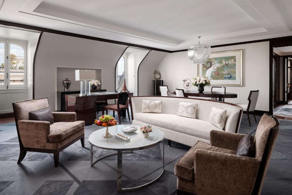 Rooftop Garden Suite - Image 6