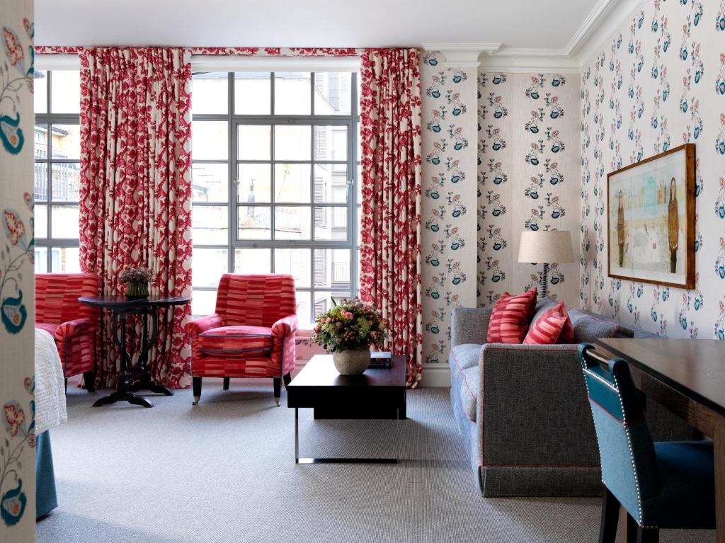 Deluxe Room - Image 3