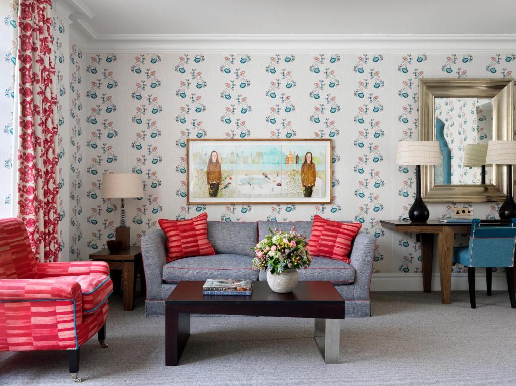 Deluxe Room - Image 7