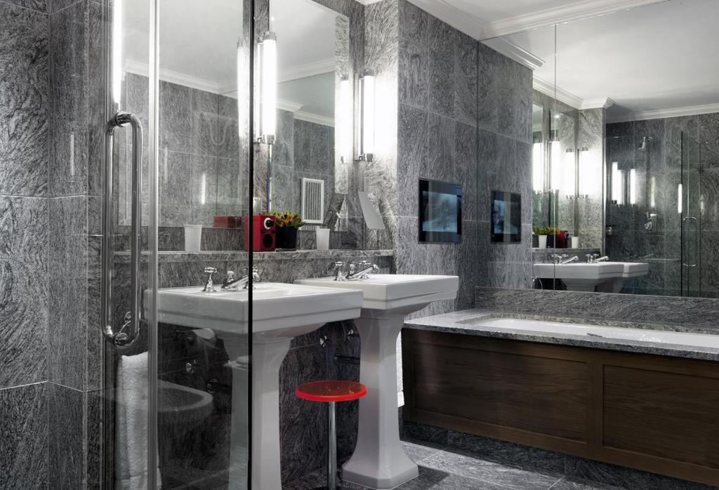 Luxury Room - Image 5