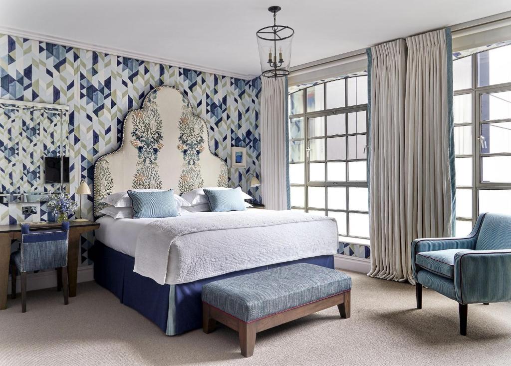 Luxury Room - Image 6