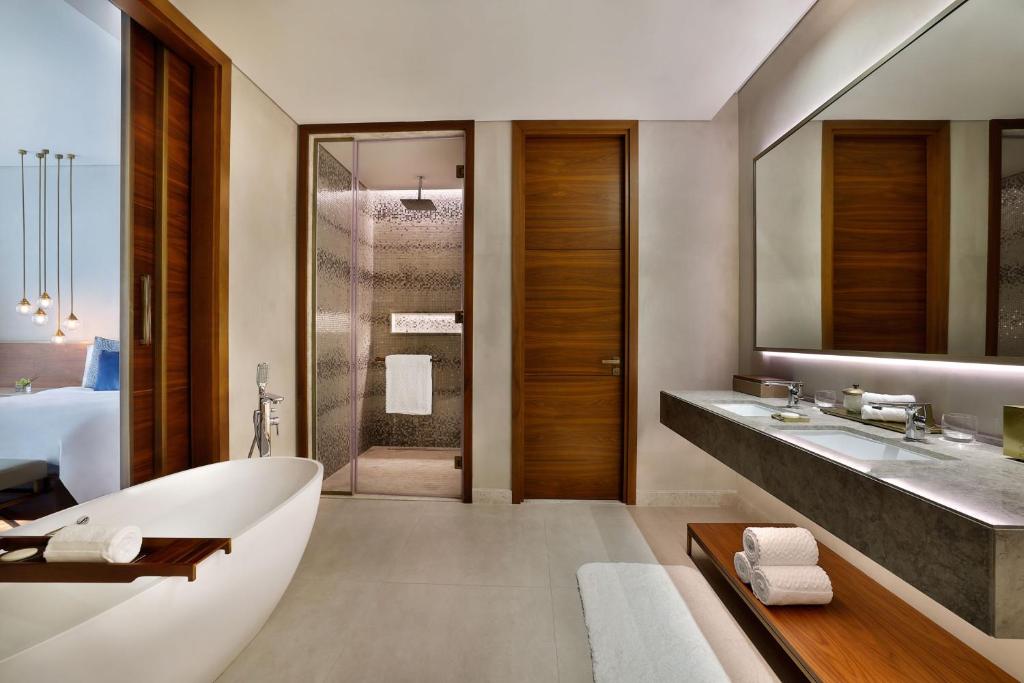 Superior King Room with Partial Burj Khalifa or Downtown View - Image 1