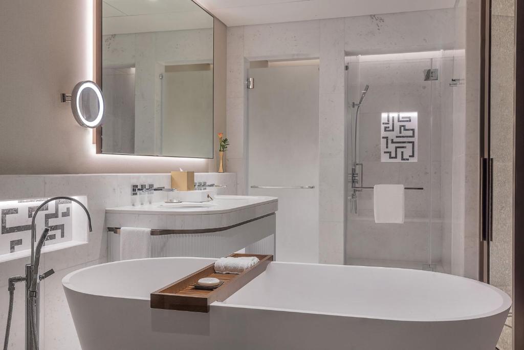 Family Suite with City View - Image 2