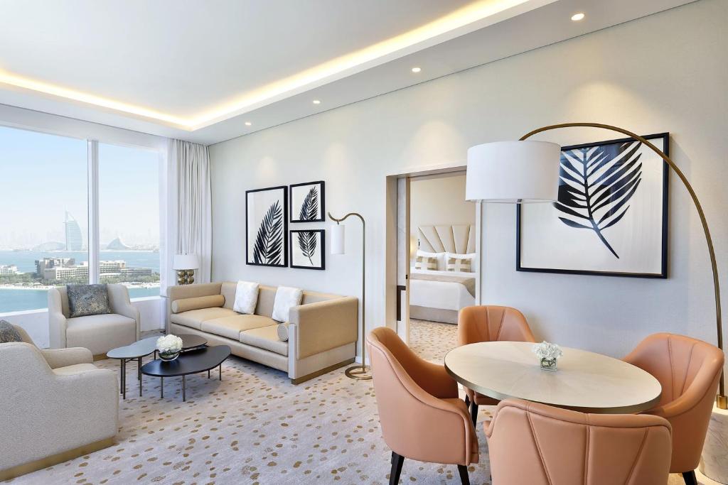 Metropolitan Suite with Sea View - Image 2