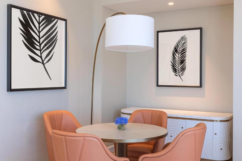 Metropolitan Suite with Sea View - Image 3