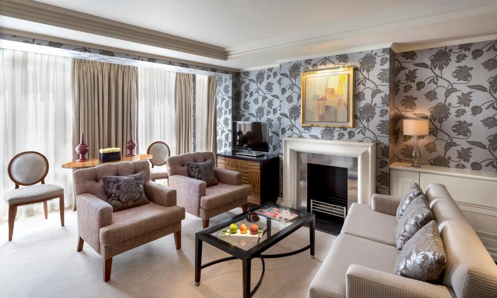 Executive One-Bedroom Suite - Image 3