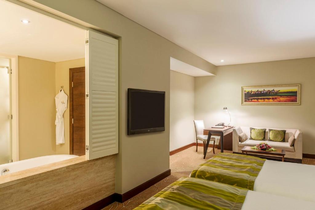 Deluxe Studio Twin Beds - Image 4