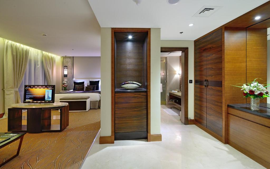 Executive Suite - Image 7