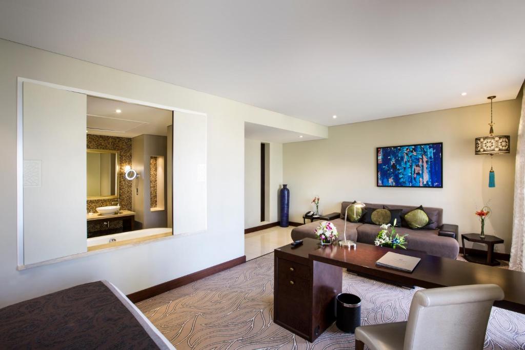 Premium King Room - Image 4