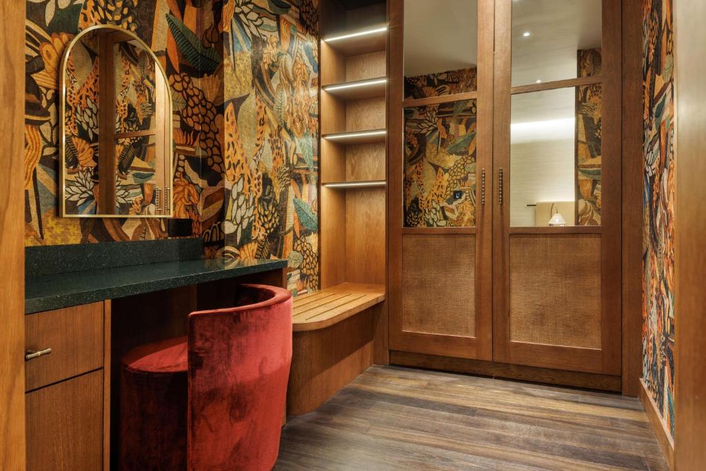 Spring Garden Suite - Image 6