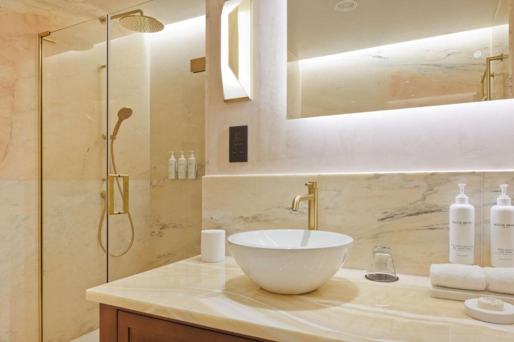 Spring Garden Suite - Image 9