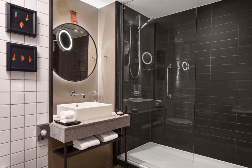 Trafalgar King Room - Image 4