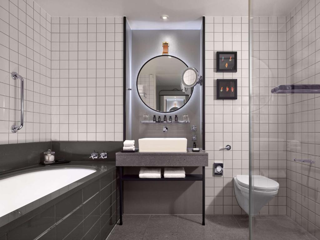 Trafalgar Suite - Image 5