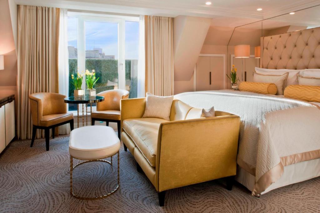 Executive Room, Larger Guest room, 1 King - Image 1