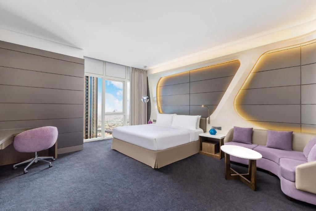 Grand Deluxe King Suite - Image 6