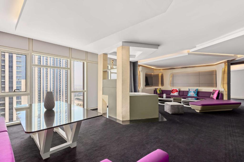 King Mega Suite - Image 2