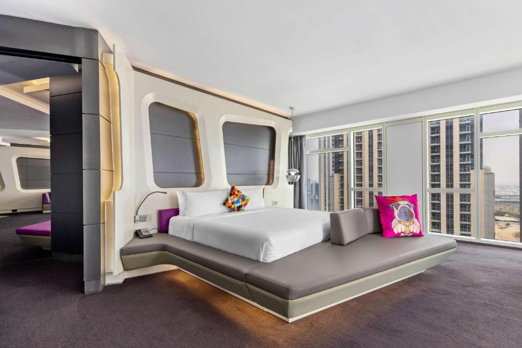King Mega Suite - Image 3