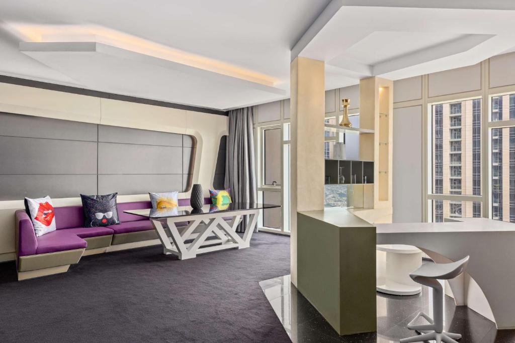 King Mega Suite - Image 4
