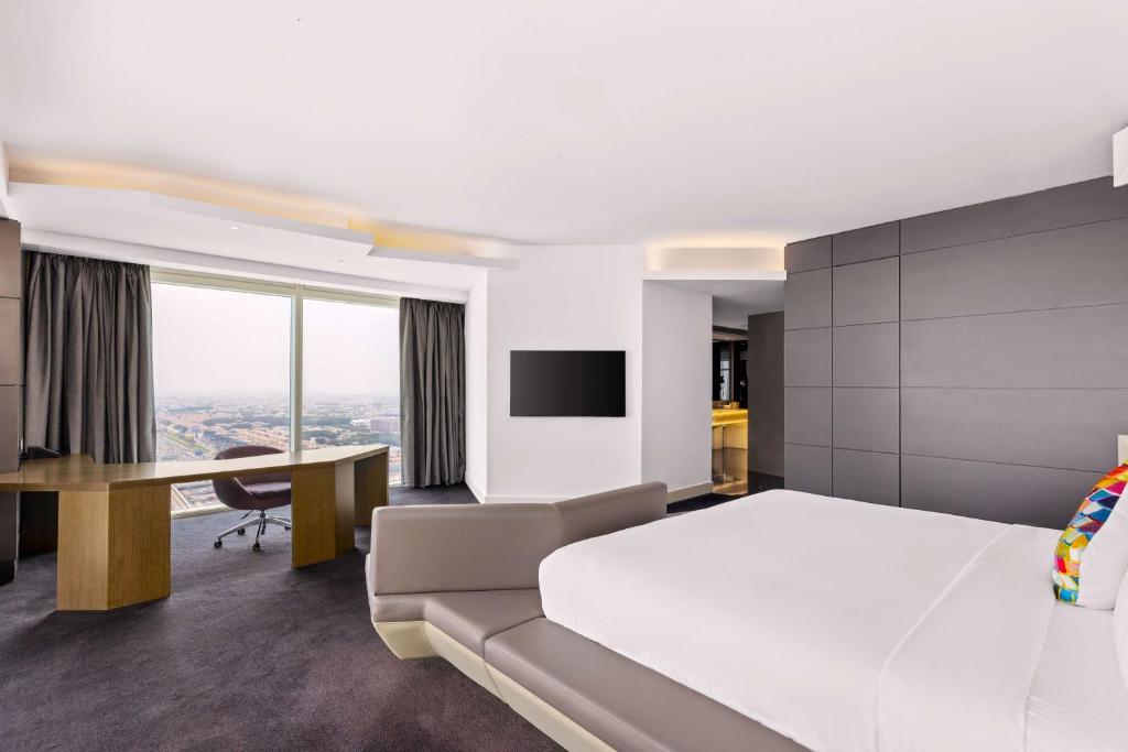 King Mega Suite - Image 5