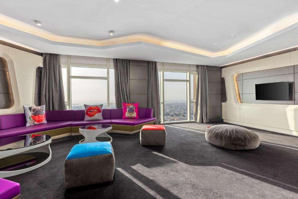 King Vibrant Suite - Image 6