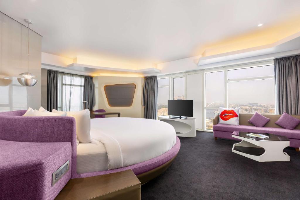 Round Bed Deluxe Suite - Image 1