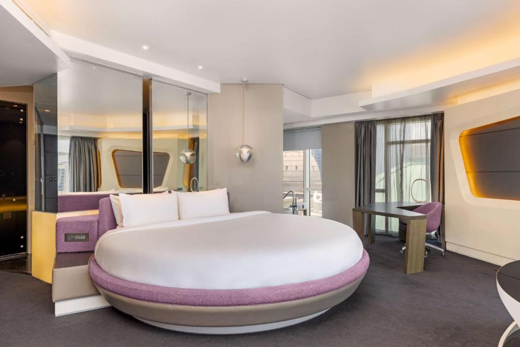 Round Bed Deluxe Suite - Image 2