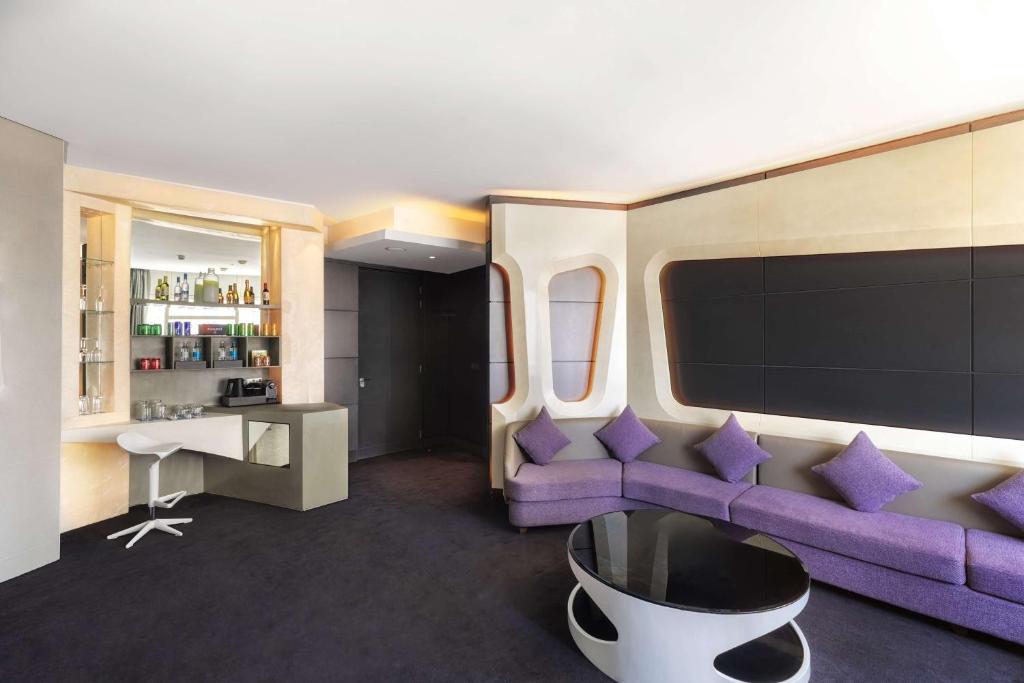 Round Bed V Suite - Image 4