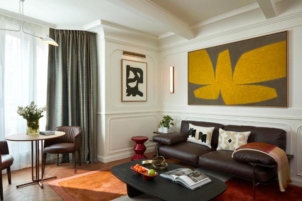 Deluxe Suite - Image 5