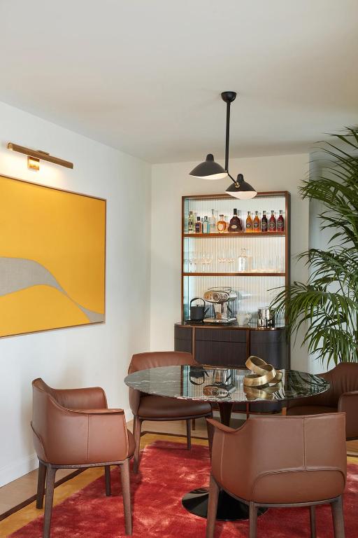 Executive Suite - Image 3