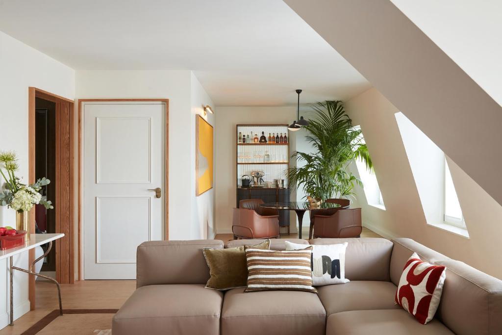 Executive Suite - Image 5